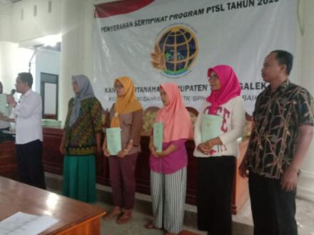 PENYERAHAN SERTIFIKAT PTSL 2019 DI DESA SUKOKIDUL